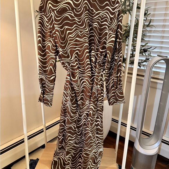 & Other Stories Brown and White midi dress in brown print - Picture 9 of 14